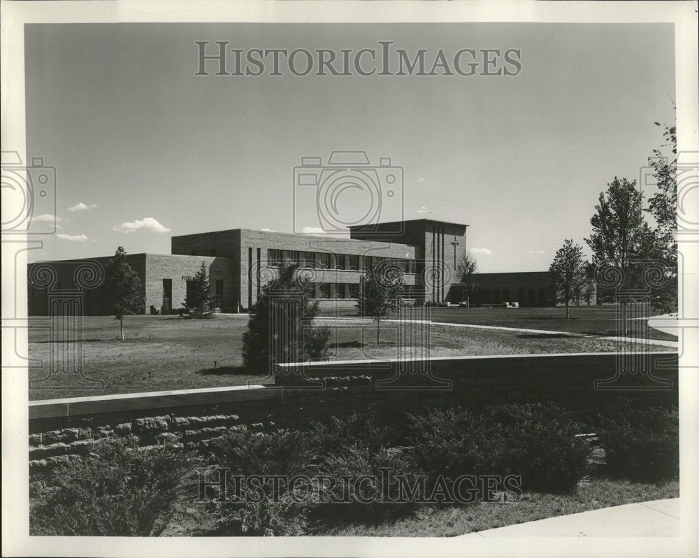 1949 Press Photo Administration Welfare Building town - RRV23679 - Historic Images
