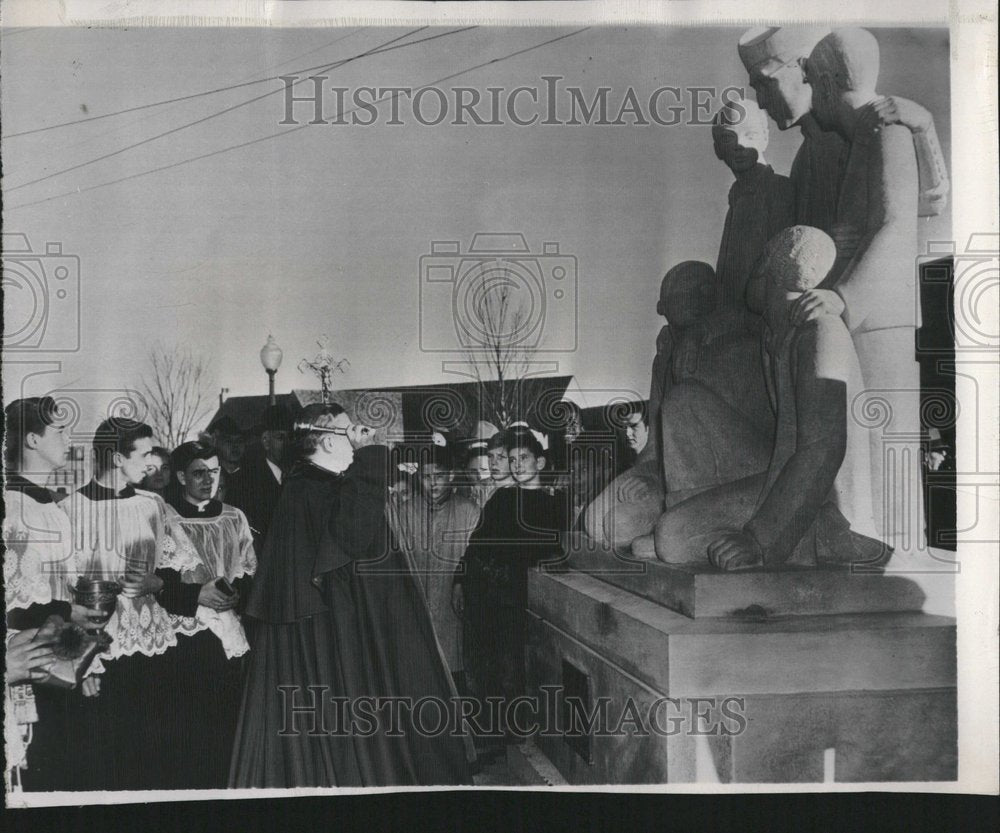 1948 Press Photo Bedfordstone statute Father Flanagan - Historic Images