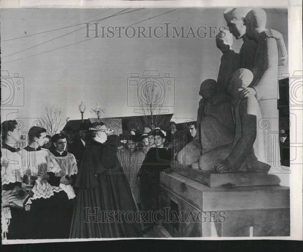 1948 Press Photo Bedfordstone statute Father Flanagan - Historic Images