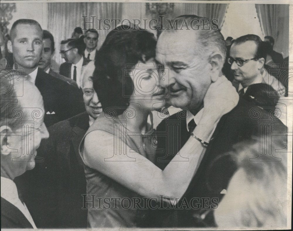 1965 Johnson Lynda Embrace press conference-Historic Images