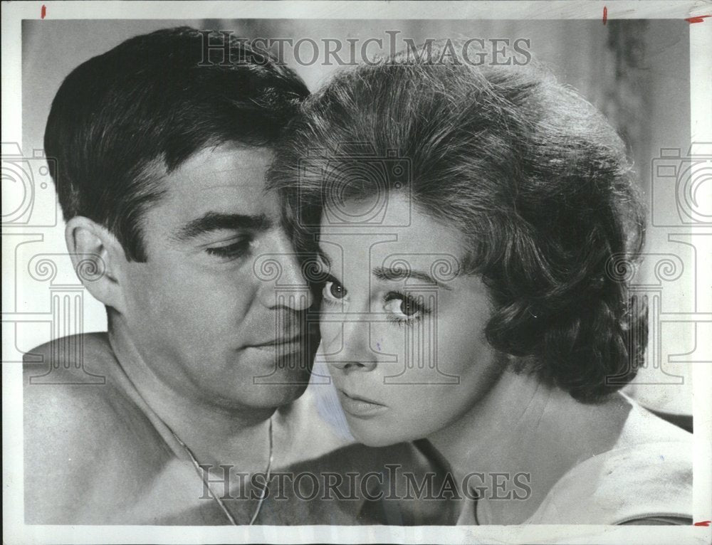 1967, Michael Craig Actor Susan Hayward - RRV23955 - Historic Images