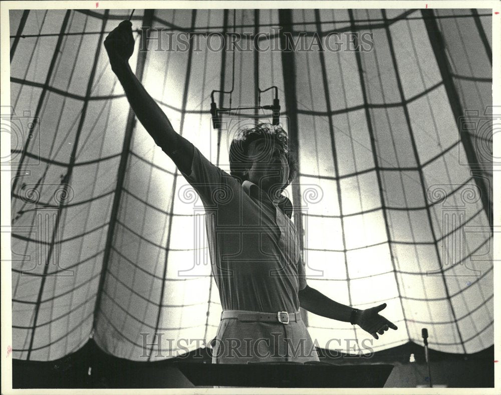 1982 Press Photo Rumanian Conductor Serigu - Historic Images