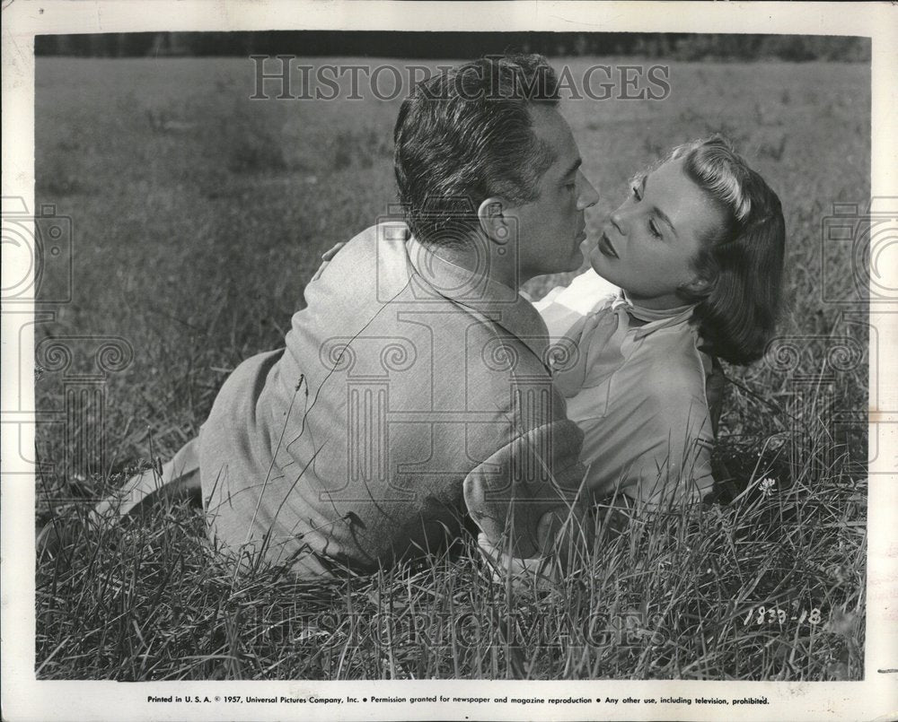 1957 Press Photo Rossano Brazzi June Allyson Forbidden - Historic Images