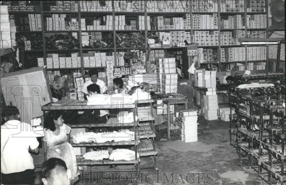 1965 Press Photo Fabrica De Zapatos El Salvador - RRV25019 - Historic Images