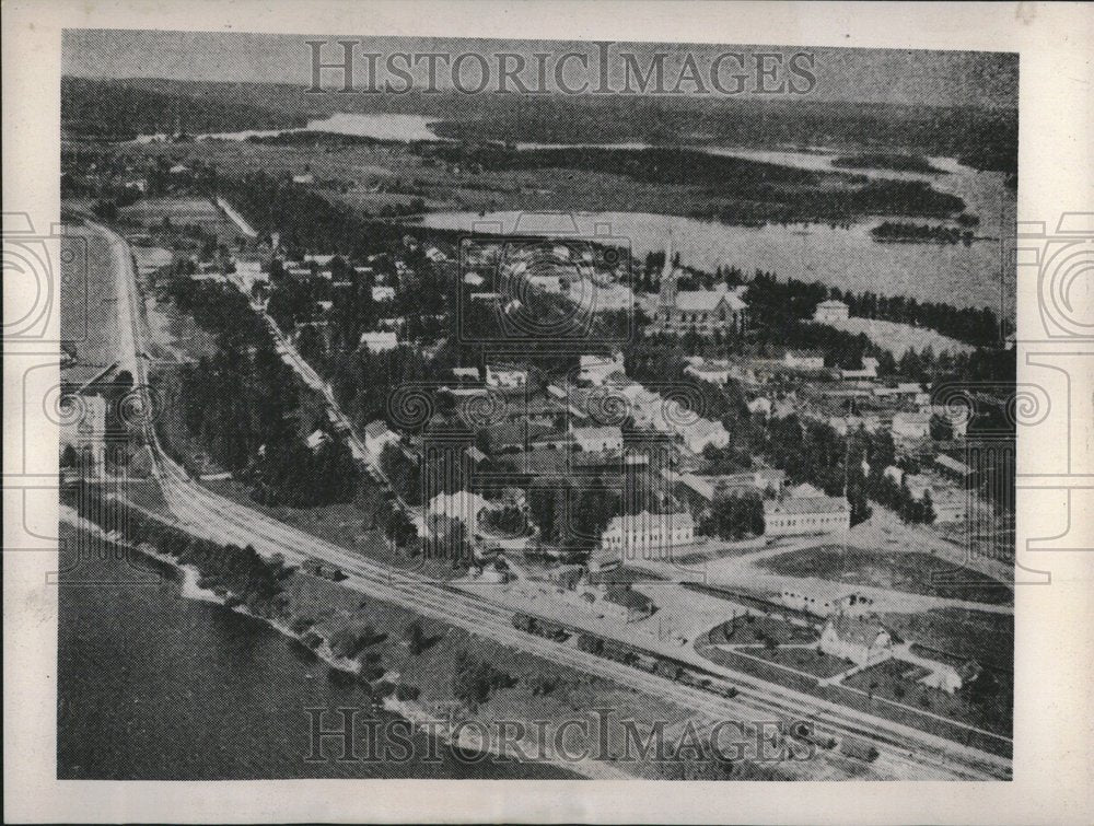 1940, Soviet Bomb Raid Railroad Town Shelter - RRV25045 - Historic Images