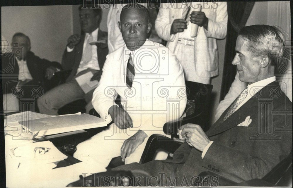 White House Housing Administrator Secretary politics - RRV25121 - Historic Images