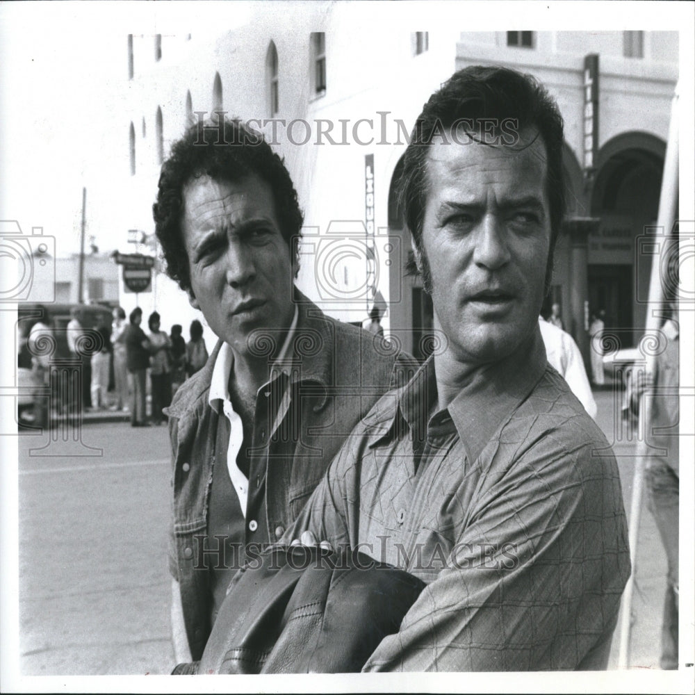 1977 Press Photo Actors David Groh And Robert Goulet - RRV26307 - Historic Images