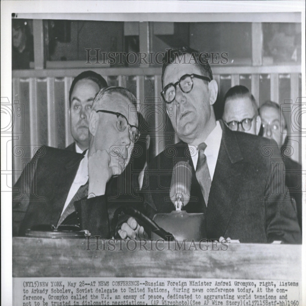 1960 Press Photo Soviet delegate speaks with Gromyko - RRV26397 - Historic Images