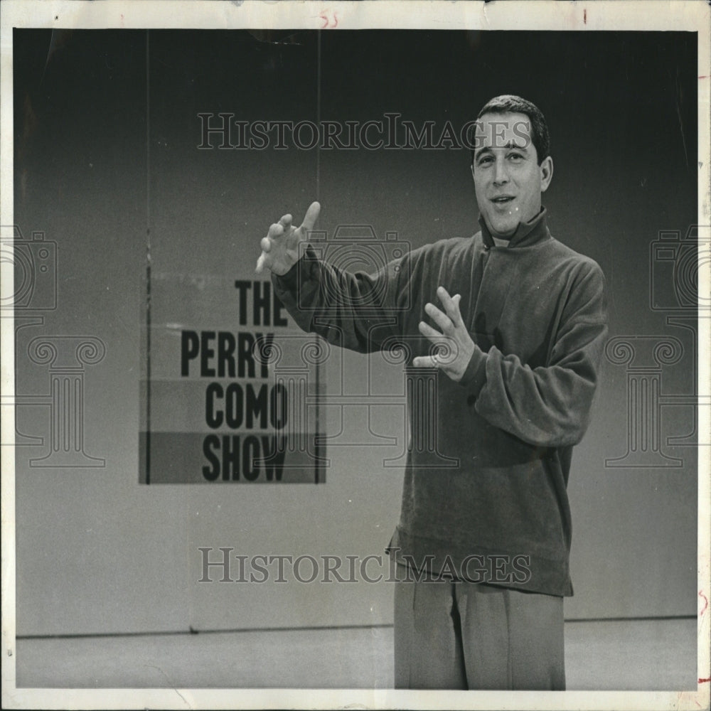 1959 Perry Como Show Host Music Hall - Historic Images