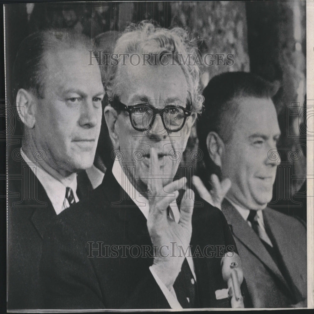 1966 Press Photo Sen Dirksen Signals Quiet State Union - Historic Images