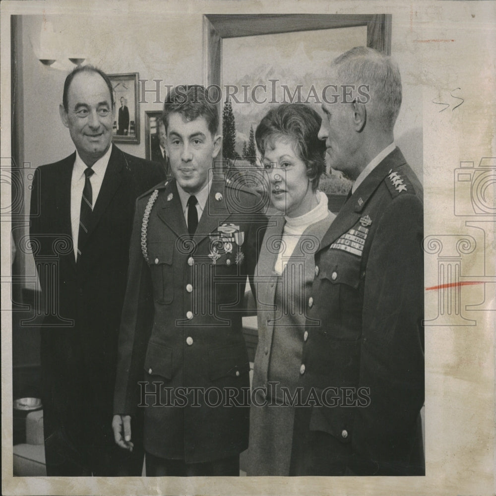 1968 Press Photo Military Award Winner Stanley Green - RRV26829 - Historic Images