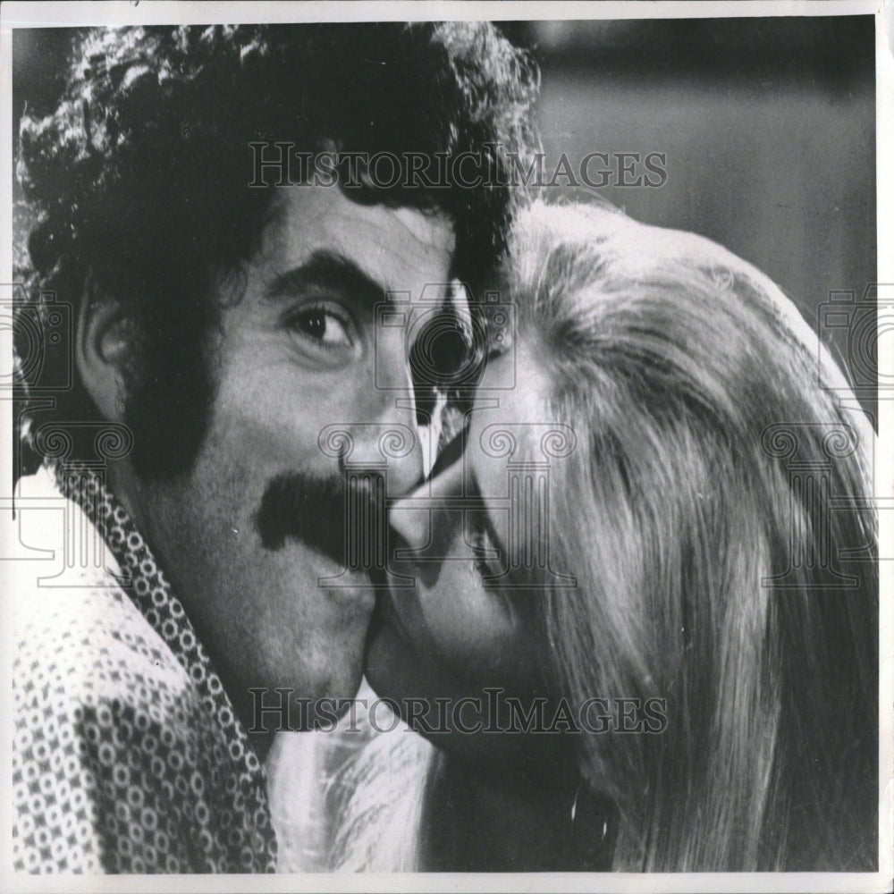 1969 Press Photo Actor Elliott Gould - RRV26889 - Historic Images