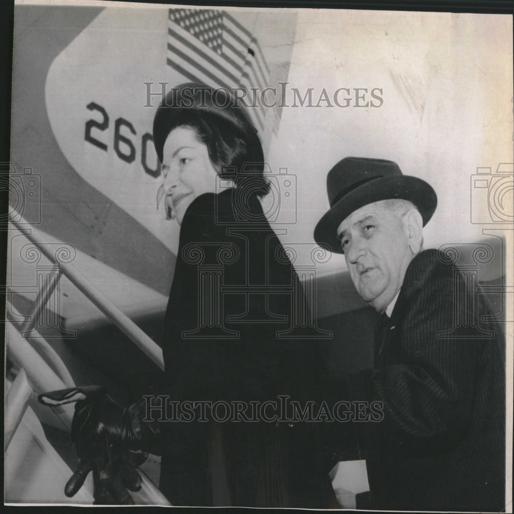 1966 Press Photo Pres Mrs Johnson Board Jet New York - Historic Images