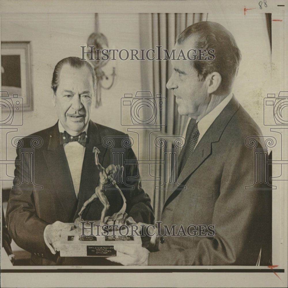 1969 Photo Pres. Richard Nixon Gets Bible-Inspired Gift - Historic Images