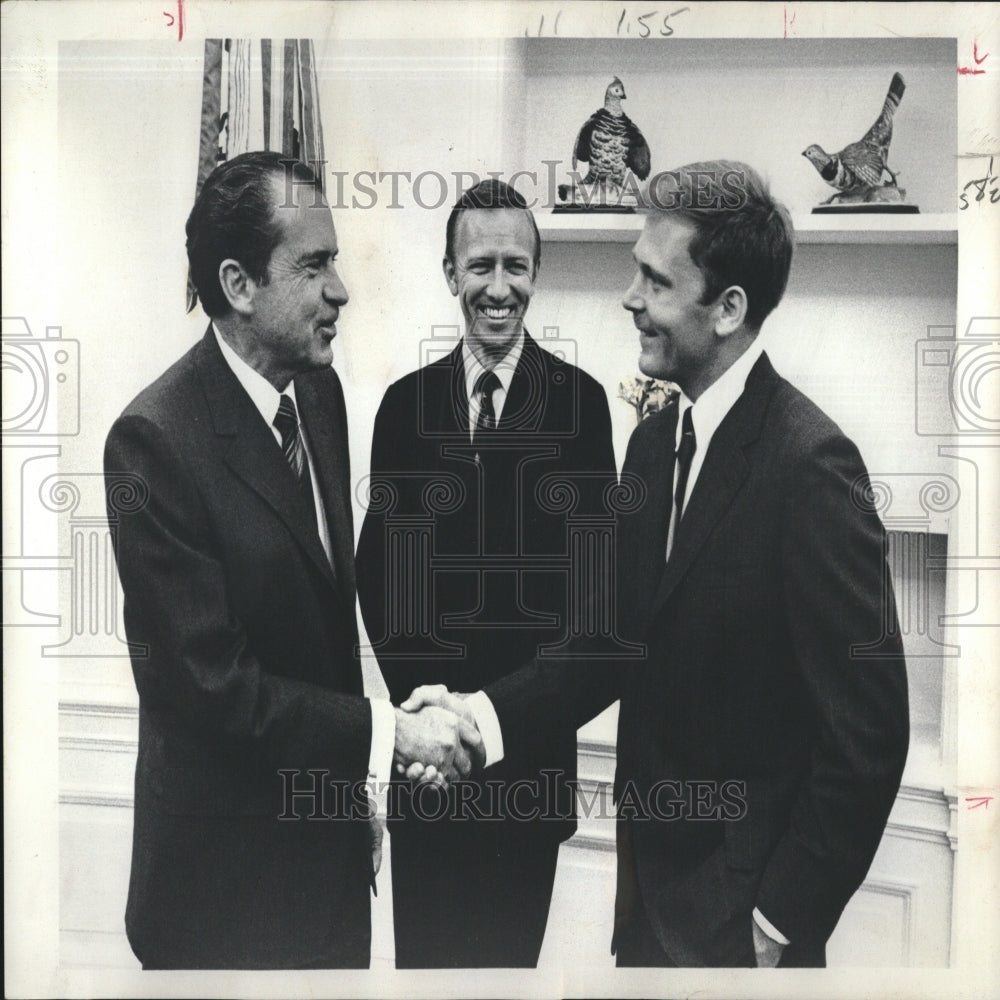 1970 Press Photo Pres Johnson Greets White House Fellow - RRV27201 - Historic Images