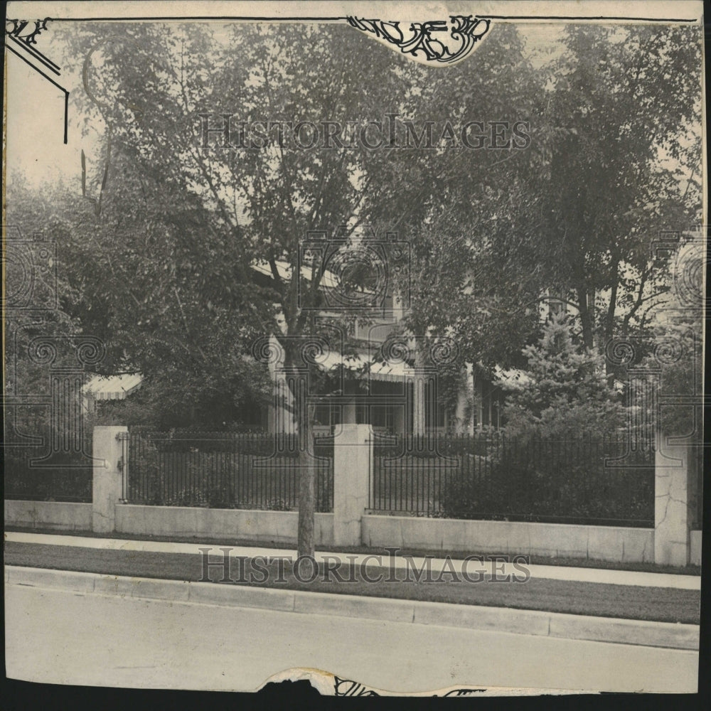 Press Photo Two-Story House/Architecture - RRV27283 - Historic Images