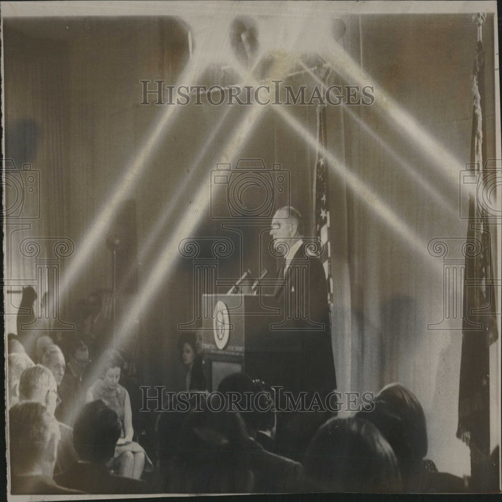 1967 Press Photo Lyndon B. Johnson Press Conference - Historic Images