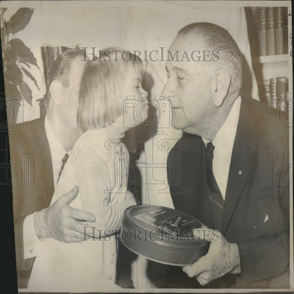 1967 Photo Pres. Johnson&#39;s Valentine Gift - Historic Images