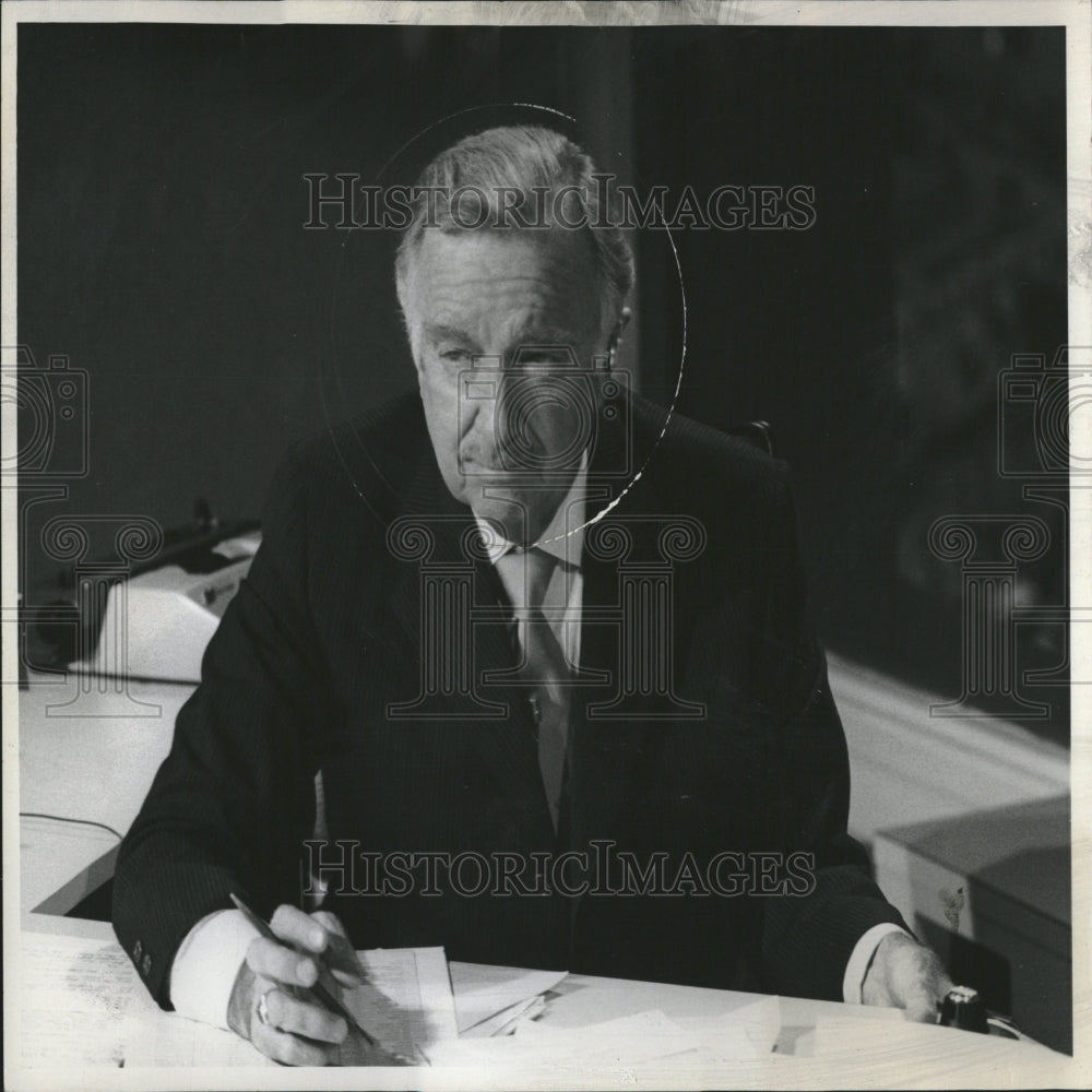 1976 Walter Cronkite, broadcast journalist-Historic Images