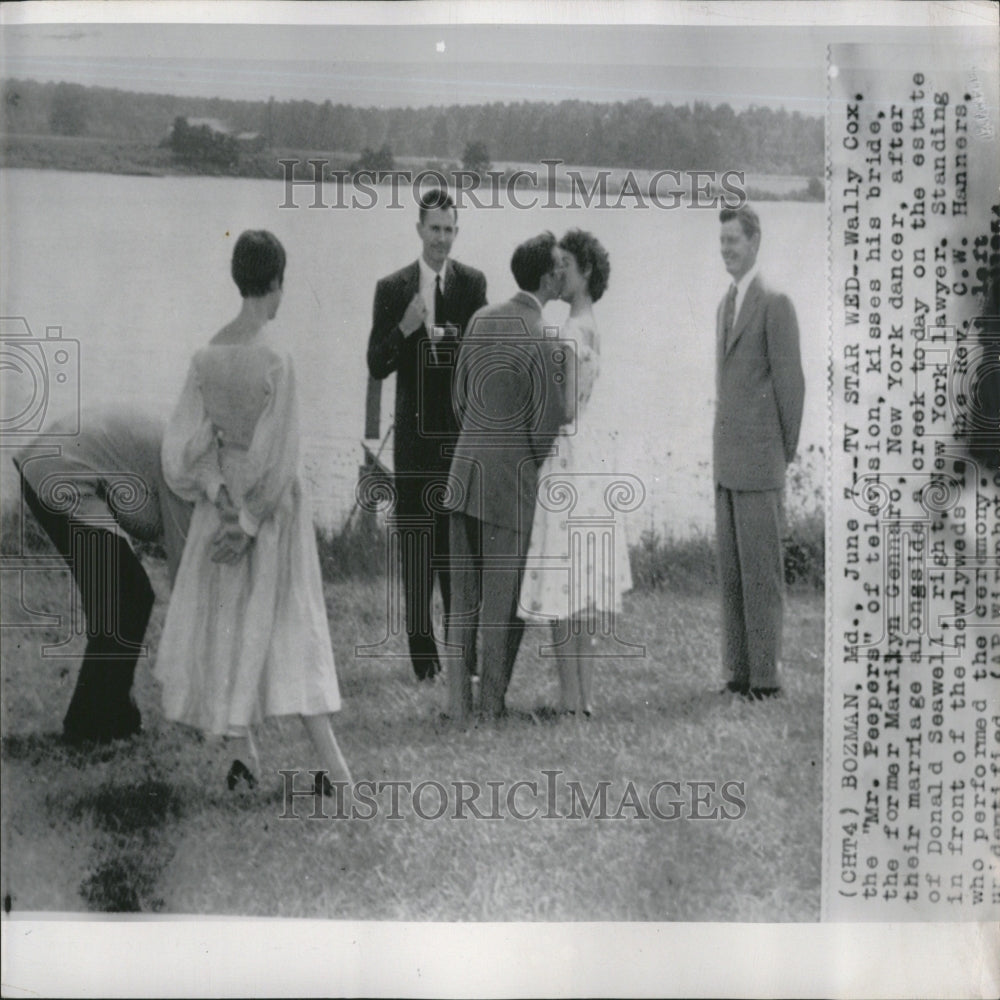 1954 TV Wally Cox Marries Marilyn Gennaro - Historic Images