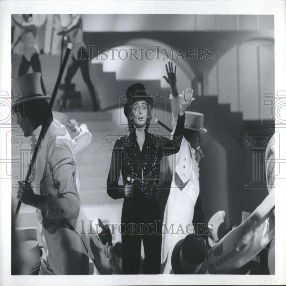 1979 Press Photo Barry Manilow Performs - RRV27717 - Historic Images