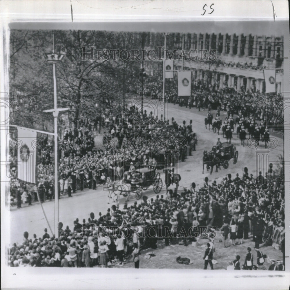 1960 Press Photo Princess Margaret&#39;s Wedding Procession - RRV27907 - Historic Images