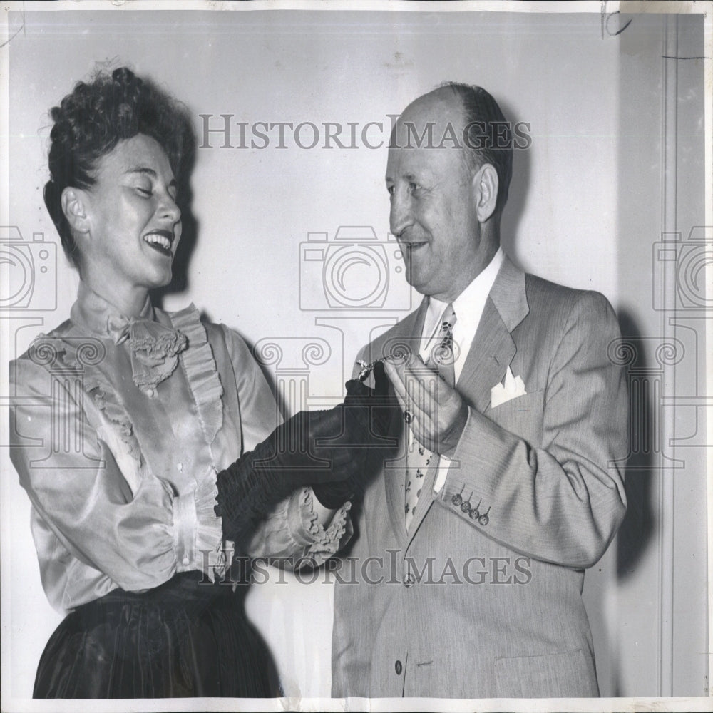 1951 Singer/ Entertainer Hildegarde - Historic Images