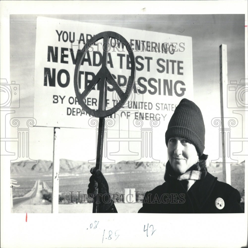 1988 Press Photo Activist Diana Hirschi - RRV28015 - Historic Images