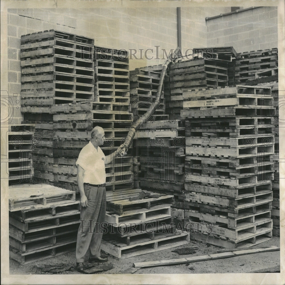 1961 Press Photo Explosion at Helene Curtis Industries - Historic Images