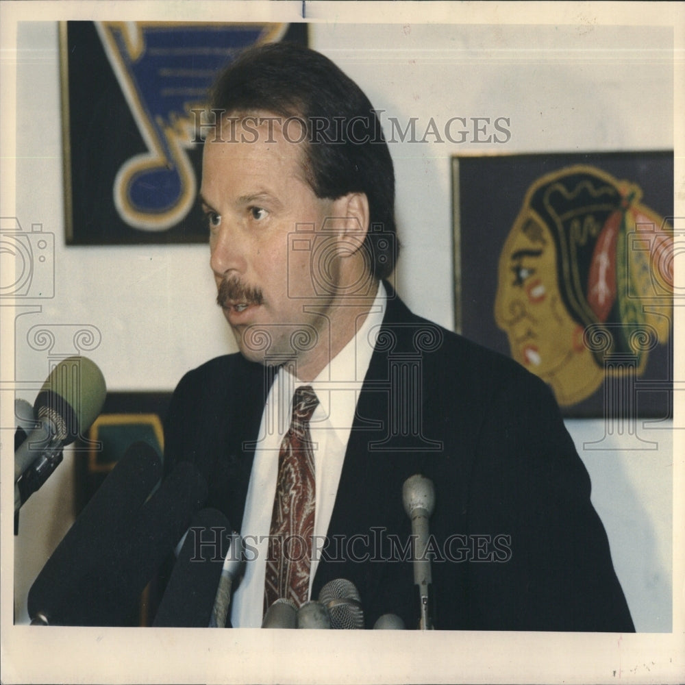 1988 Coach Mike Keenan at press conference - Historic Images