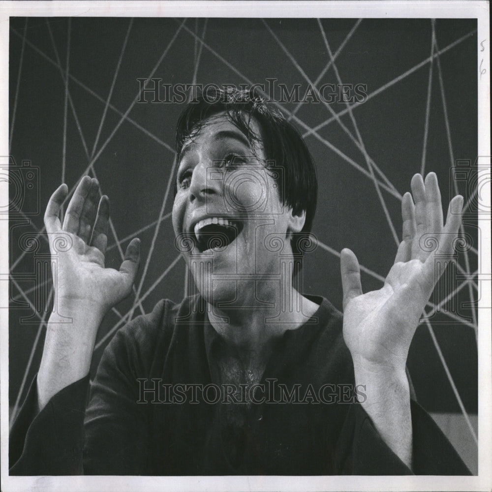 1967 Press Photo Juki Arkin Israeli Actor Dancer Mime - RRV28335 - Historic Images