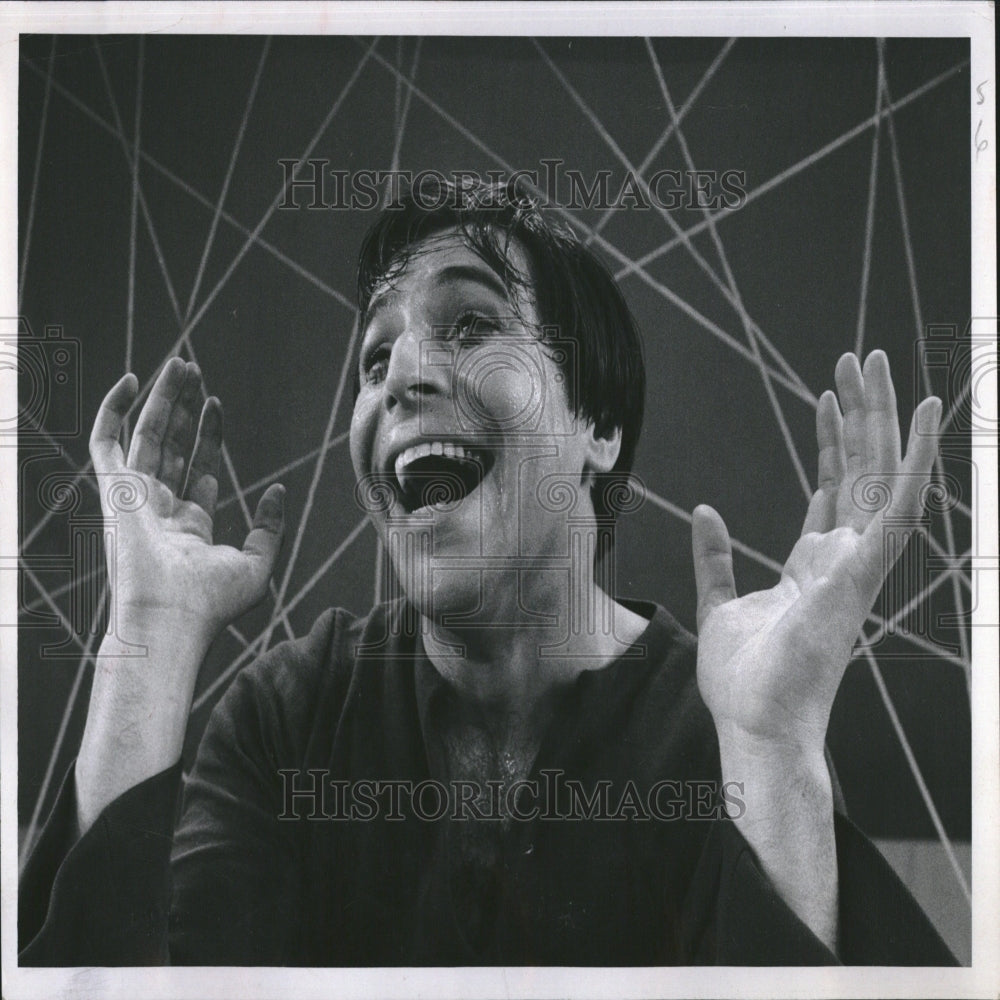 1967 Press Photo Juki Arkin Israeli Actor Dancer Mime - RRV28335 - Historic Images