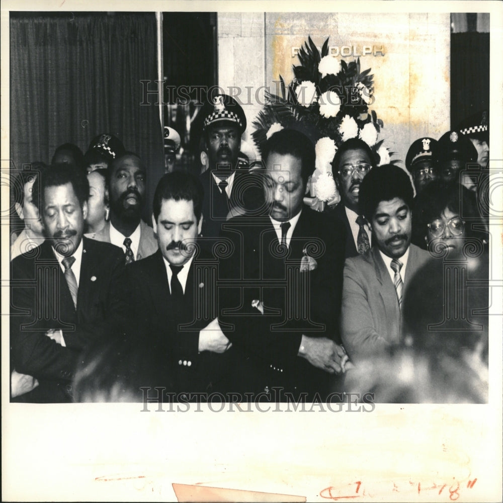 1987 Press Photo Jesse Jackson City Hall Eugene Sawyer - RRV28371 - Historic Images