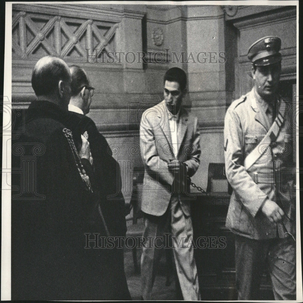 1961 Nicola Archina chained, entering court - Historic Images