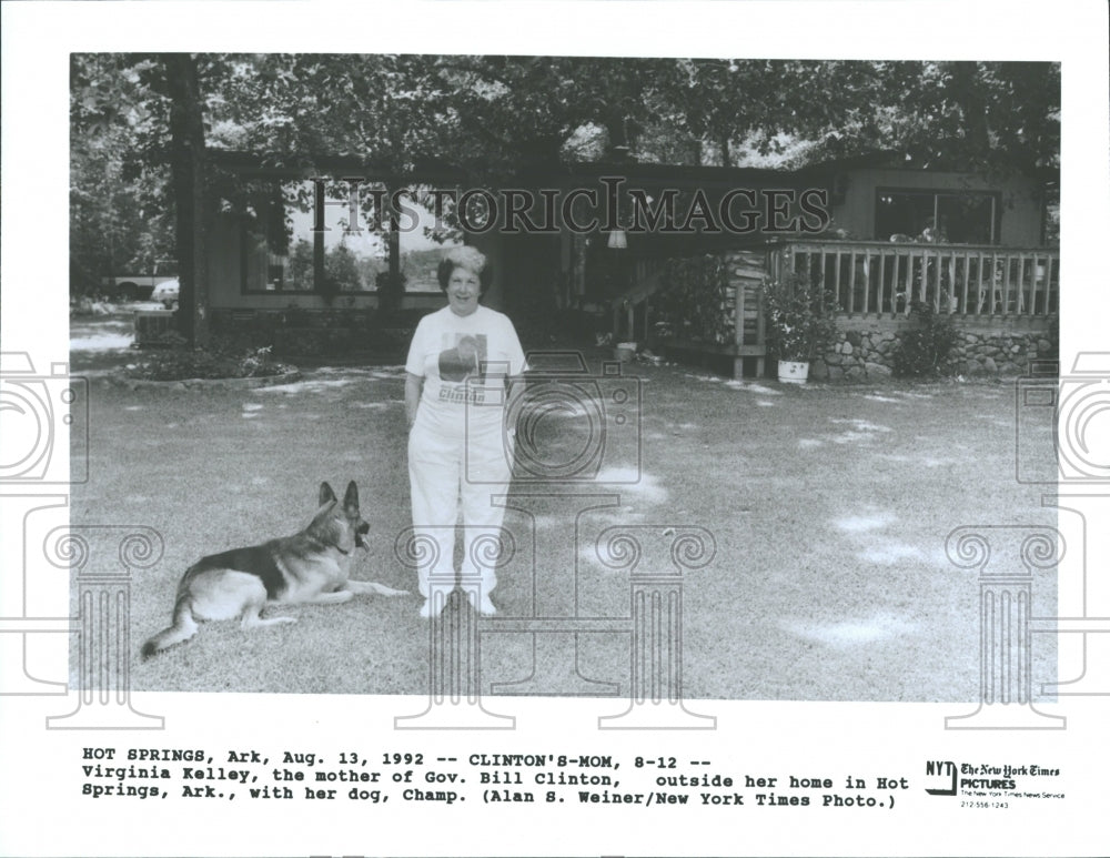 1992 Virginia Kelley Clinton Home Dog - Historic Images