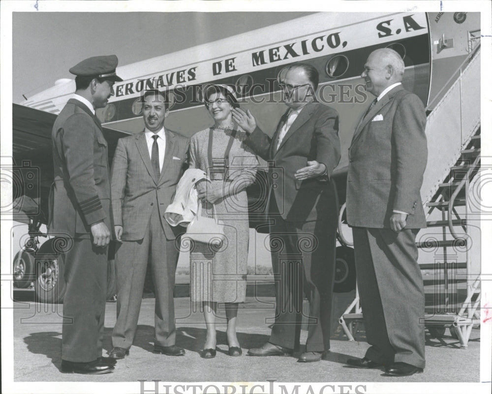 1956 Press Photo Jim Haywood Airlines Pilot Astudillo - Historic Images