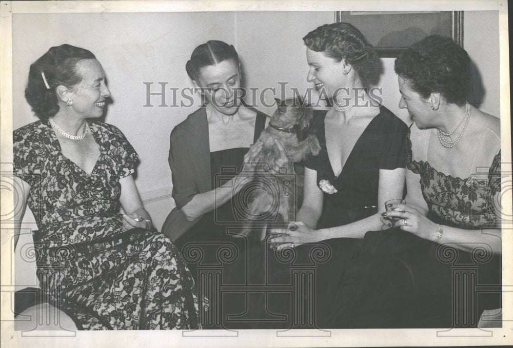 1951 Press Photo Mr Mrs John Mackenzie Jr Mackenzies - RRV28851 - Historic Images