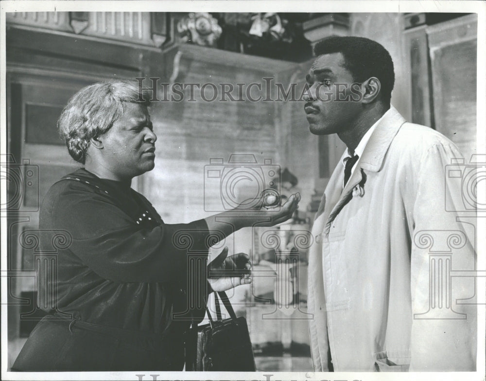 1960 Press Photo Claudia McNeil Douglas Turner Raisin - RRV29163 - Historic Images