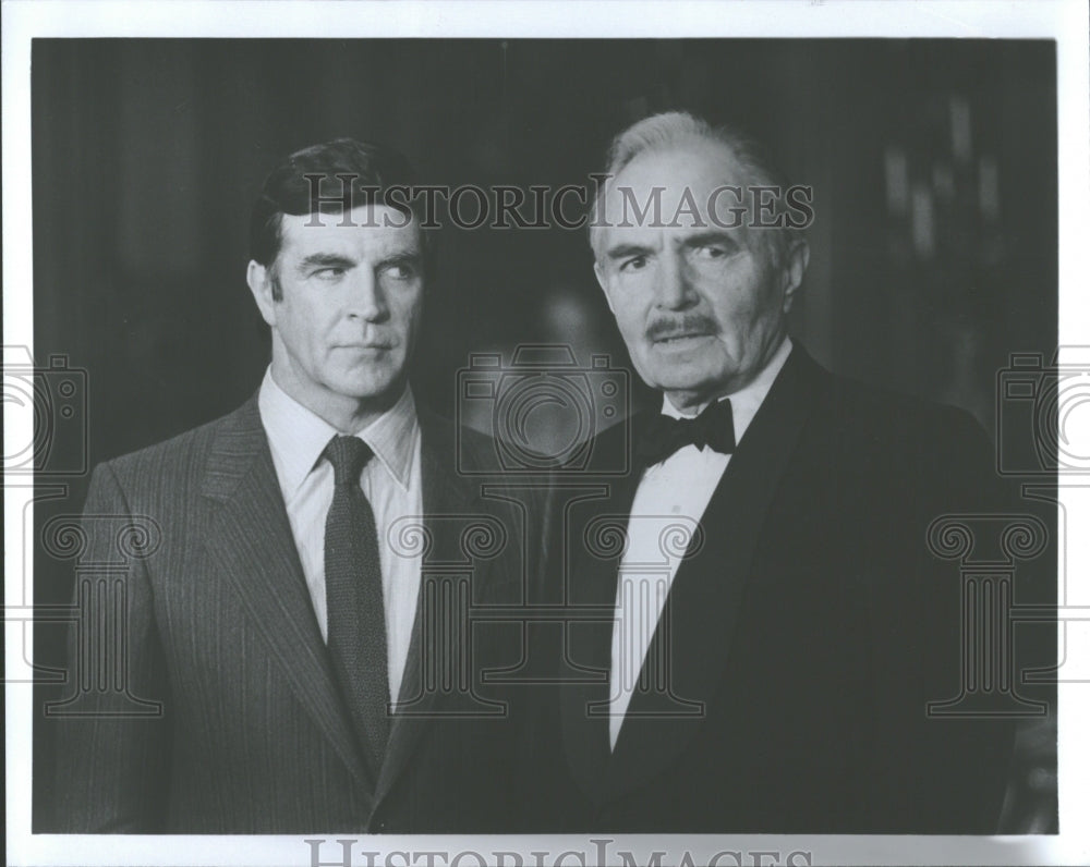 1986 Press Photo Alan Bates James Mason actor Dr Fisher - RRV29289 - Historic Images