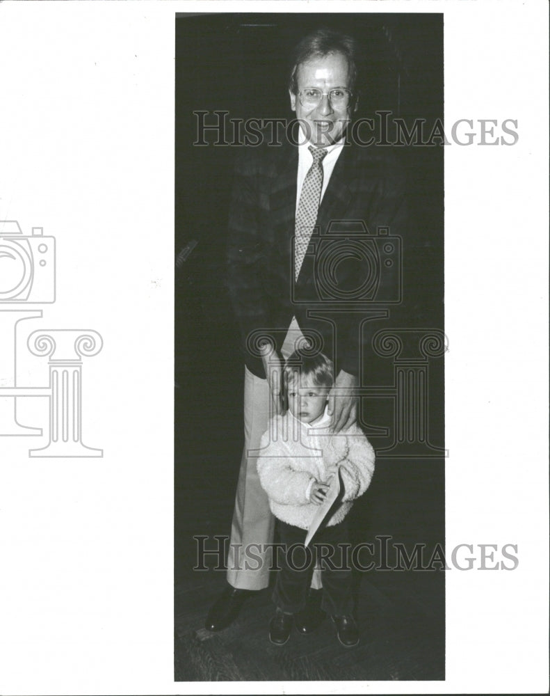 1986 Press Photo Bill Kast son Alexander society pose - Historic Images