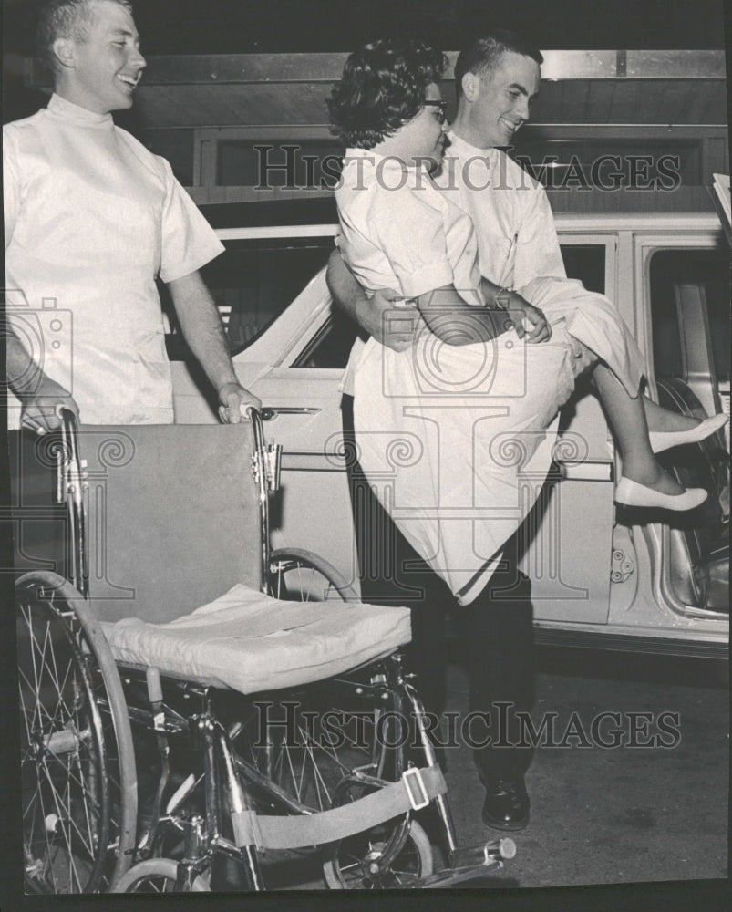 1964 Press Photo Cathy Canderlaria is lifted by Ronald - RRV29965 - Historic Images