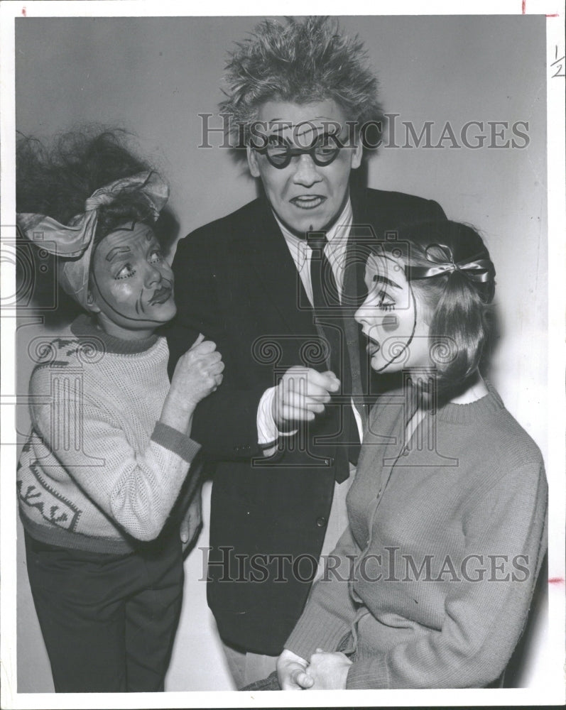 1968 Press Photo Green SpiderDee Hamilton Walter Gregg - RRV30397 - Historic Images