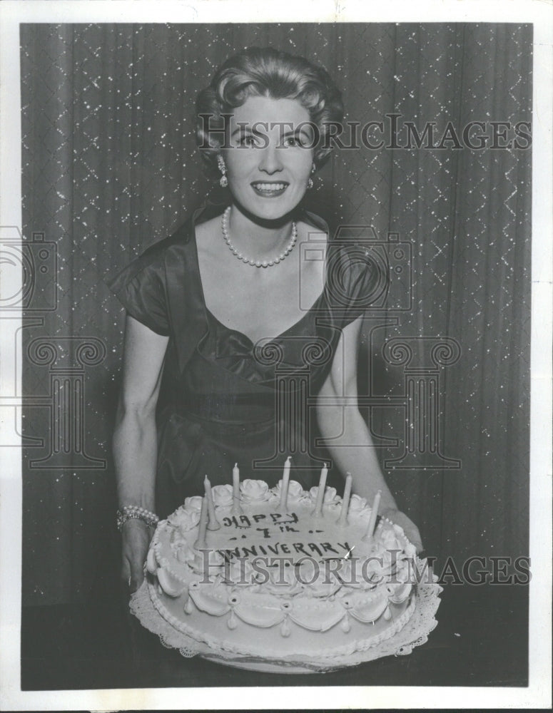1957 Press Photo Julia Meade Actress Spokesperson - RRV30513 - Historic Images