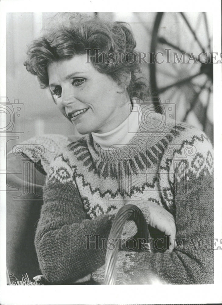 1986 Press Photo Lee Remick Christmas Story Gift Love - RRV31011 - Historic Images