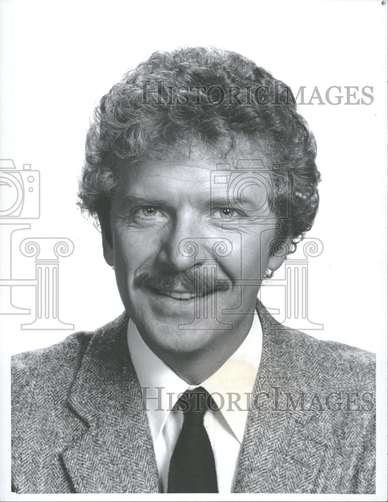 Press Photo Un Identified Man Suit Picture Smile Black - RRV31099 - Historic Images