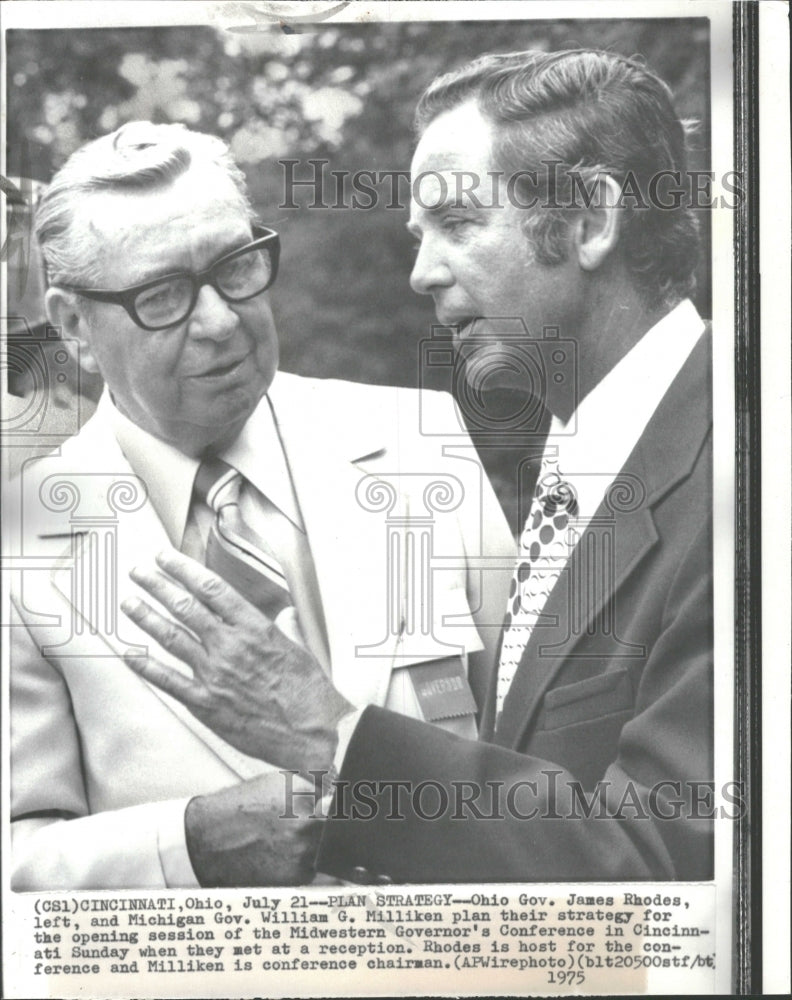 1975 Press Photo Gov. James Rhodes Gov. Milliken MI - RRV31245 - Historic Images