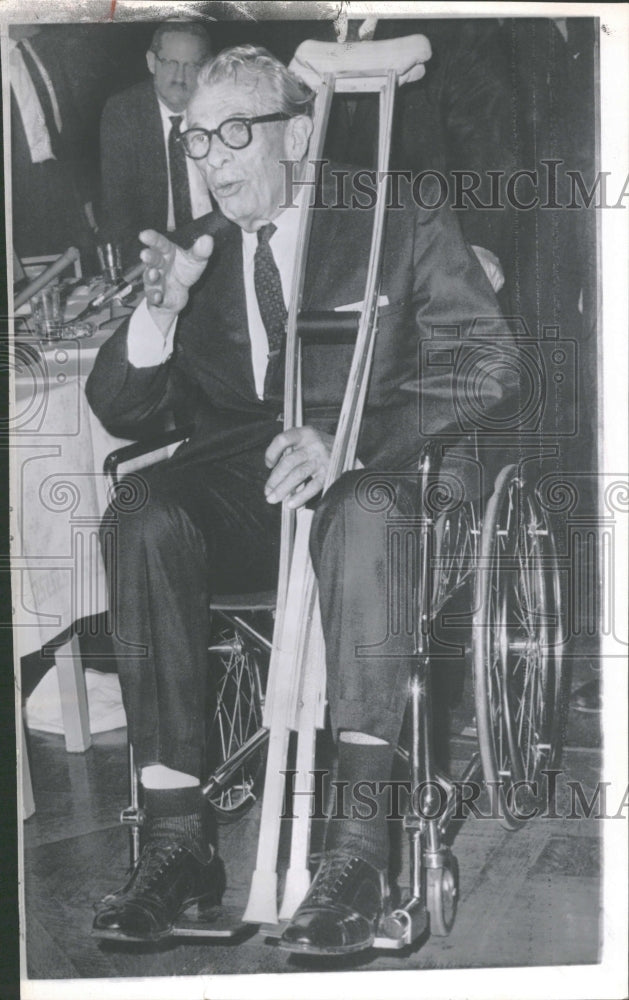 1966 Sen Everett Dirksen Crutches Weapons - Historic Images