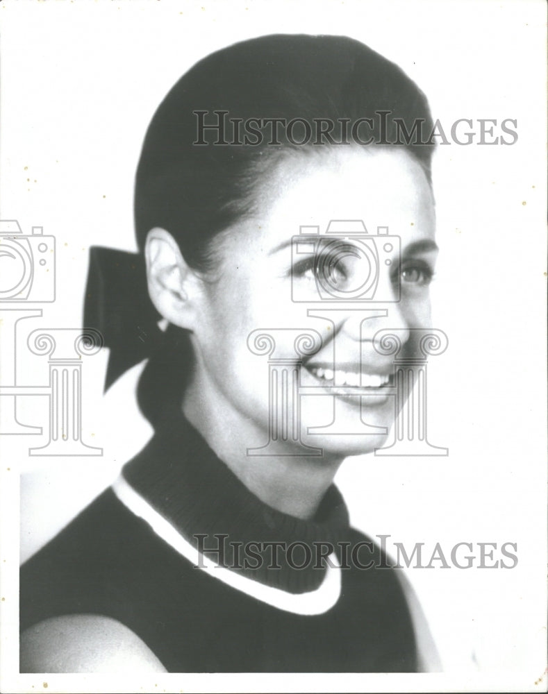 1976 Nancy Dinsmore Celebrity Judge - Historic Images