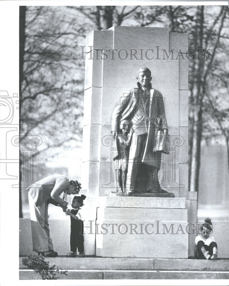 1977, Detroit Statue Of James J. Brady - RRV33531 - Historic Images