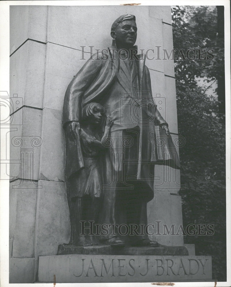 1946, Detroit Monument James J Brady - RRV33535 - Historic Images